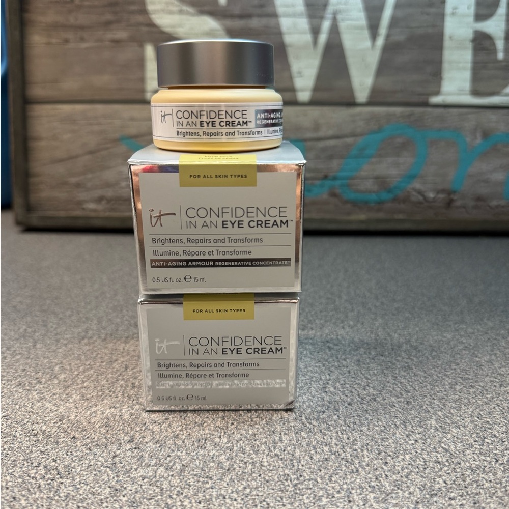 IT Cosmetics Confidence in an Eye Cream - Silver and Cream